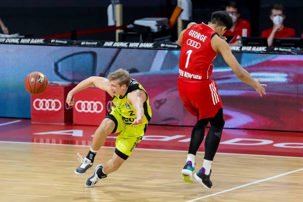 裁判判罚的 裁判判罚的